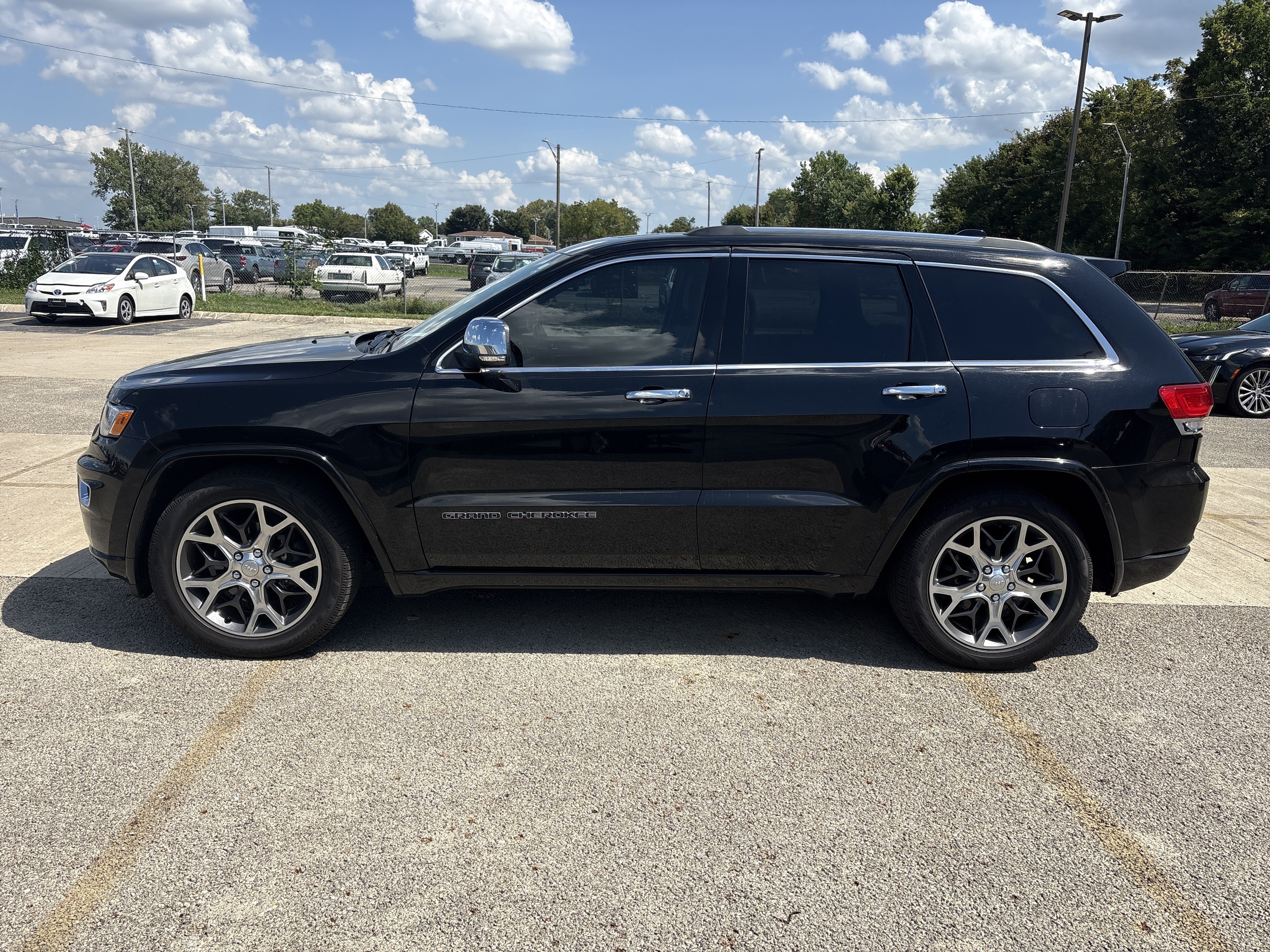 Used 2019 Jeep Grand Cherokee Overland AWD/4WD image 1