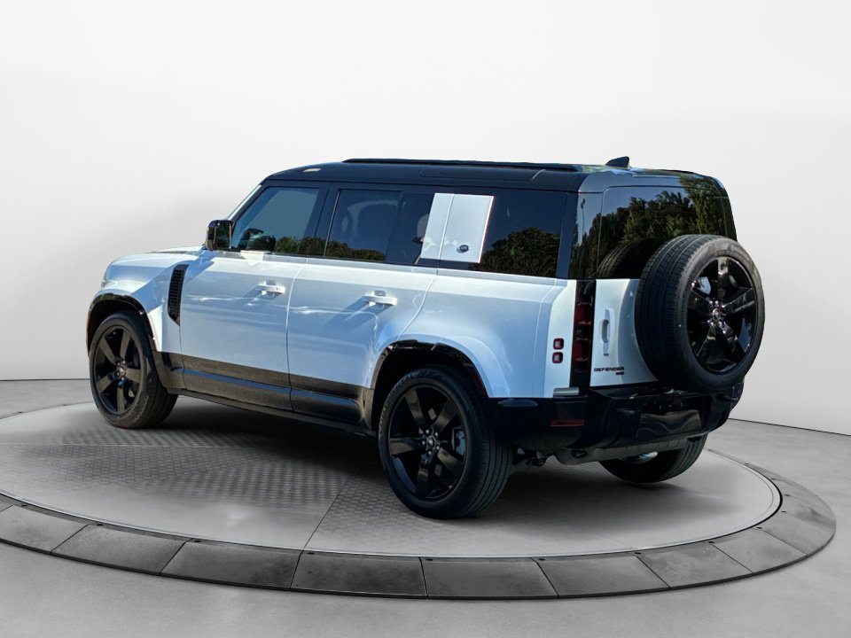 Used 2023 Land Rover Defender 110 X-Dynamic SE AWD/4WD image 5