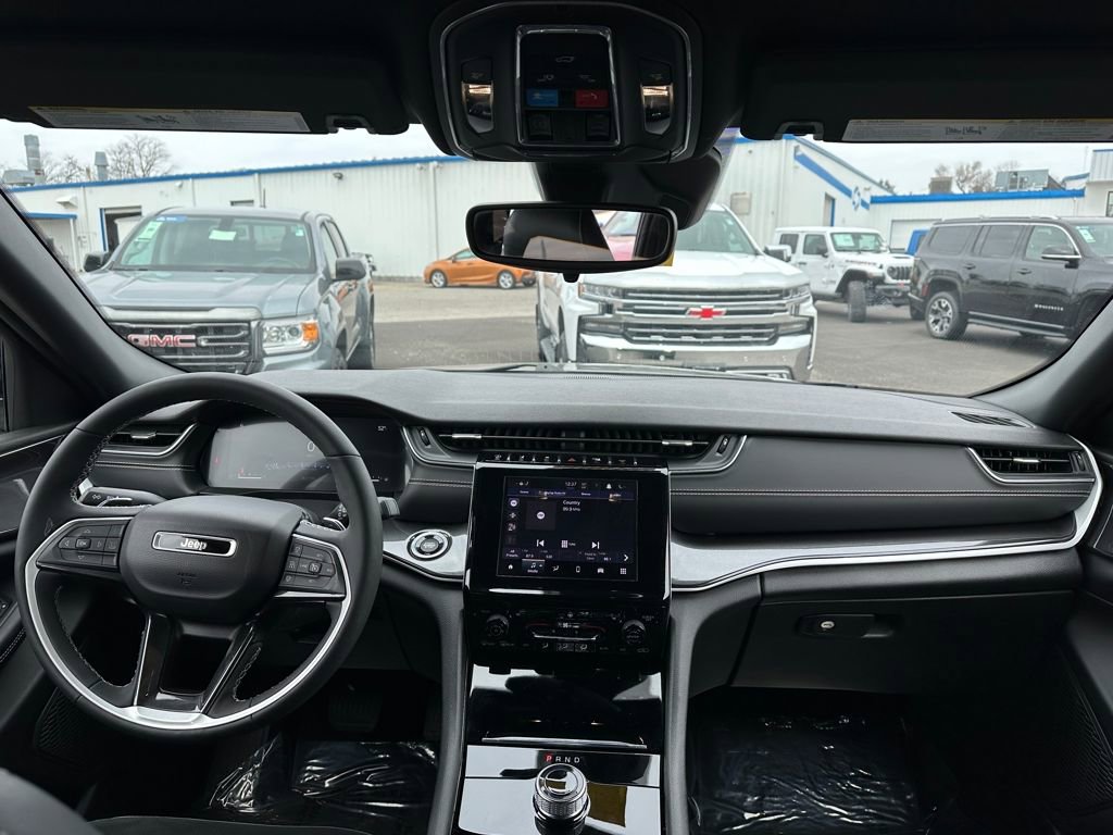 Used 2023 Jeep Grand Cherokee L Laredo image 10