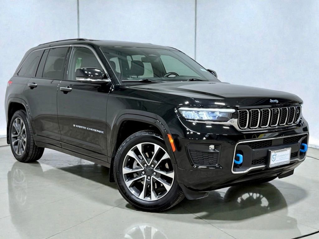 Used 2023 Jeep Grand Cherokee Overland w/ Advanced Protech Group III image 4