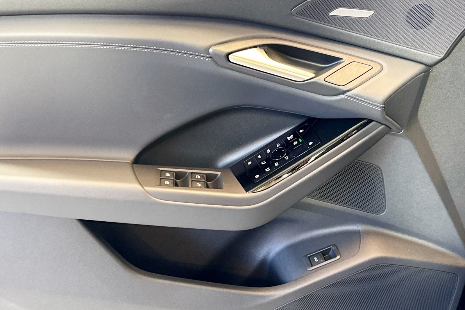 New 2027 Audi Q6 e-tron Premium Plus AWD/4WD image 15