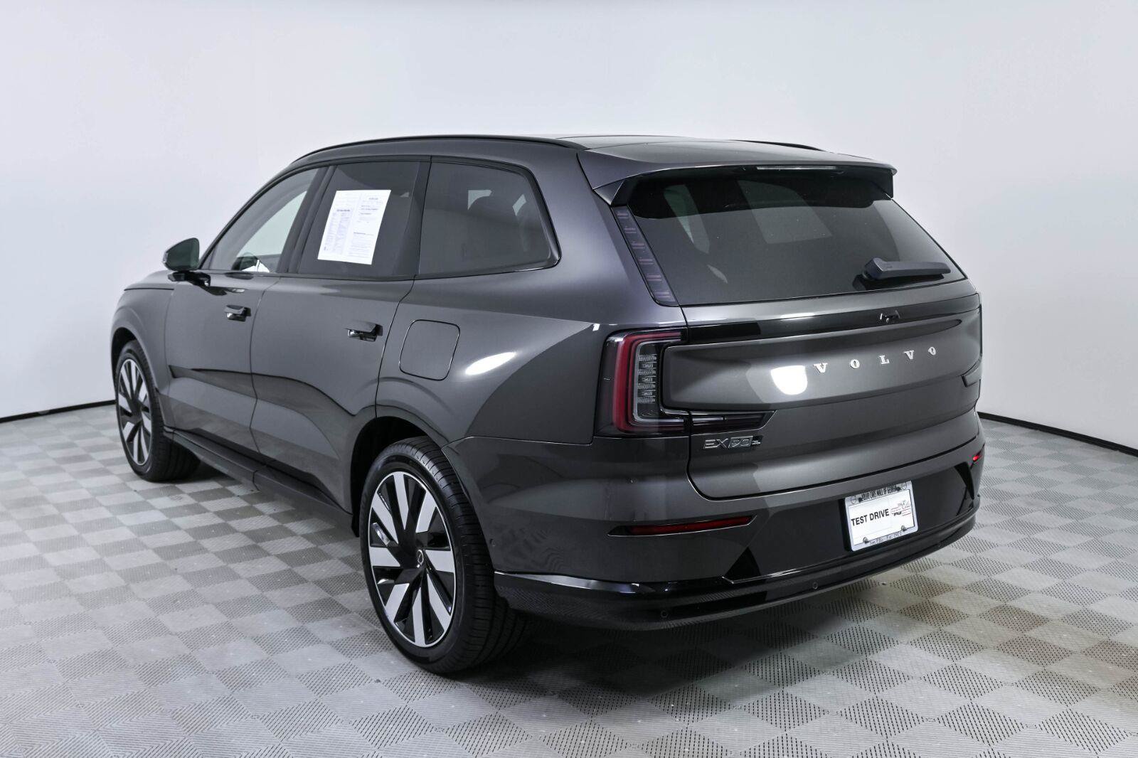 Used 2025 Volvo EX90 Ultra AWD/4WD image 3