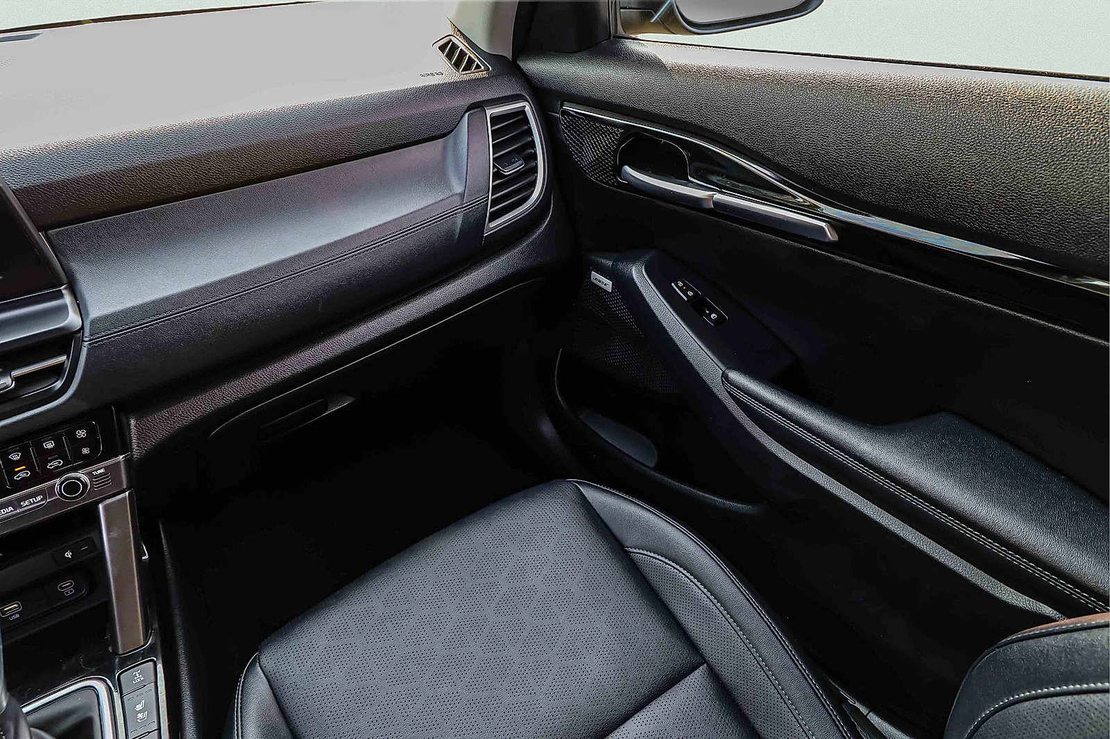 Certified 2024 Kia Seltos SX w/ SX Sunroof Package AWD/4WD image 18