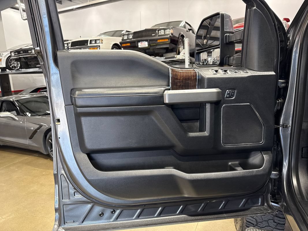 Used 2017 Ford F250 Platinum w/ Platinum Ultimate Package AWD/4WD image 87