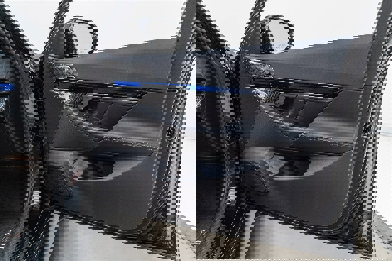 Used 2025 BMW M5 w/ Carbon Package image 55