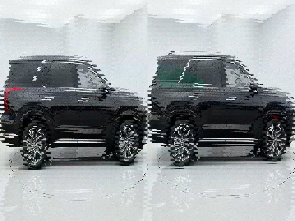 Used 2024 Hyundai Palisade Calligraphy image 2