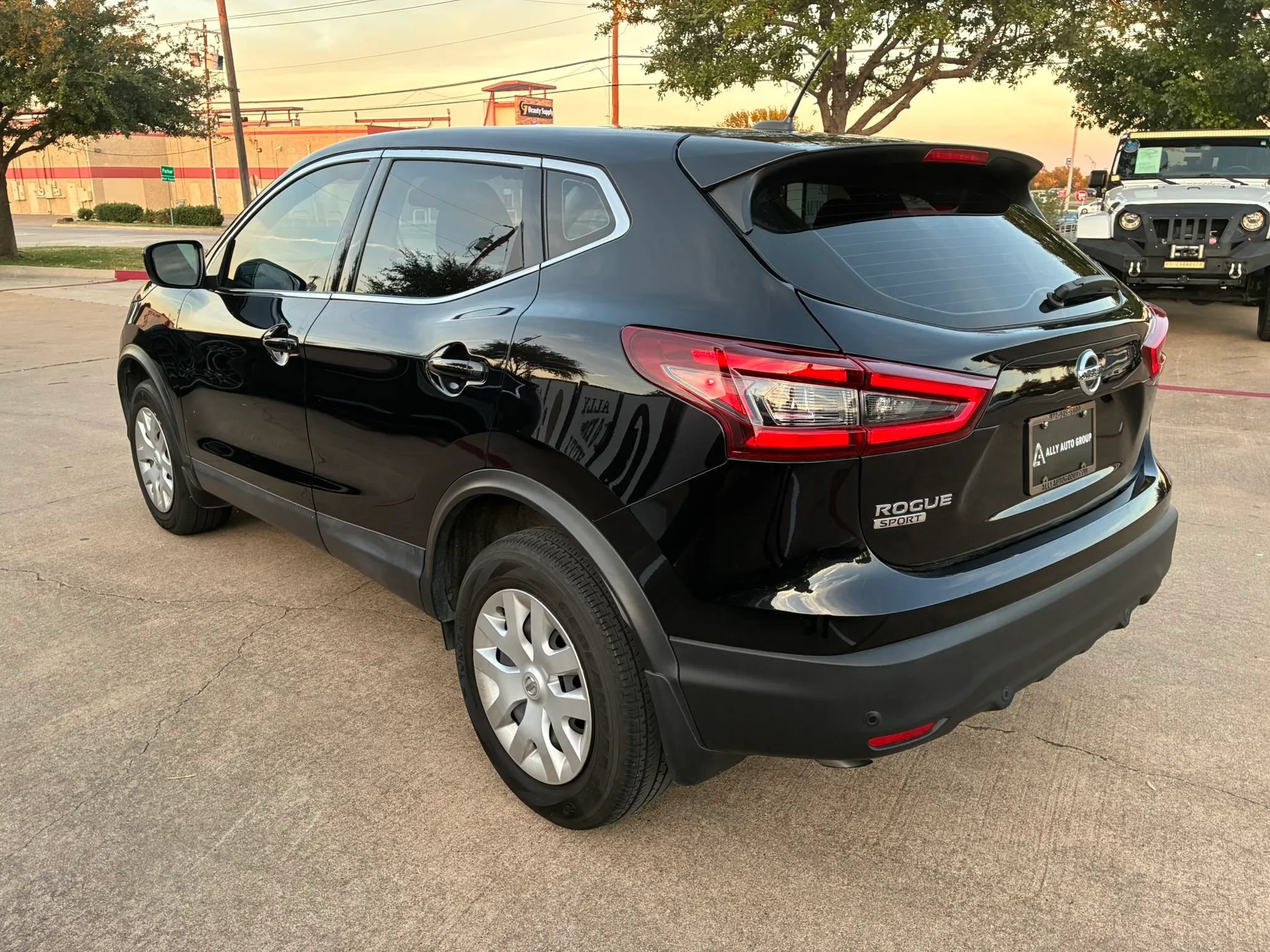 Used 2020 Nissan Rogue Sport S FWD image 5