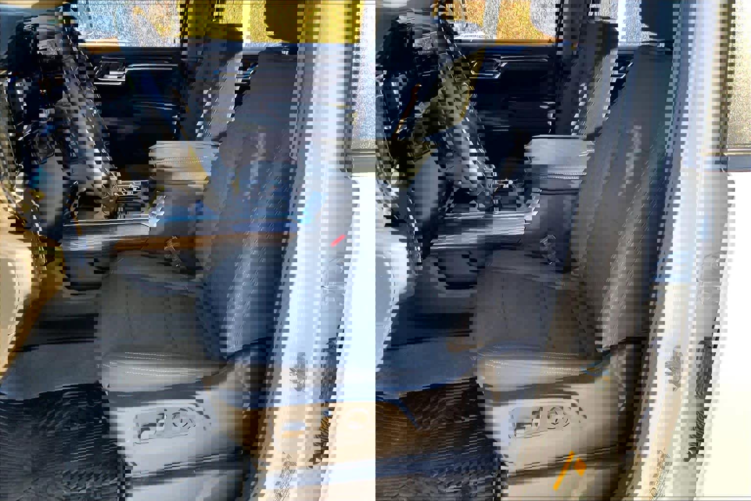 Used 2025 Chevrolet Silverado 1500 LT image 8