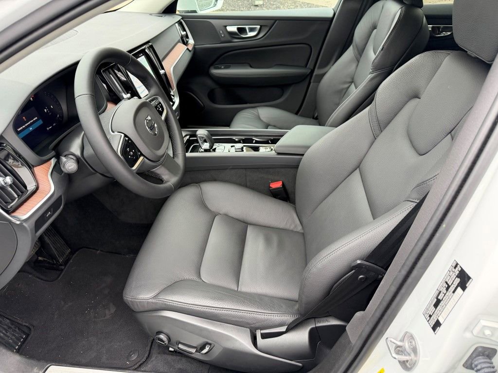 Certified 2025 Volvo V60 B5 Cross Country Plus image 3