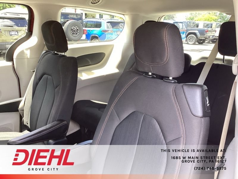 Used 2019 Chrysler Pacifica Touring Plus w/ Cold Weather Group FWD image 11