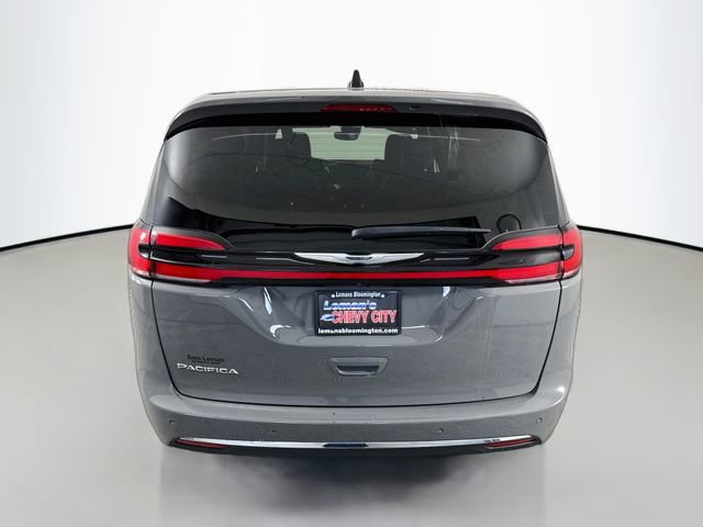Used 2025 Chrysler Pacifica Select FWD image 6
