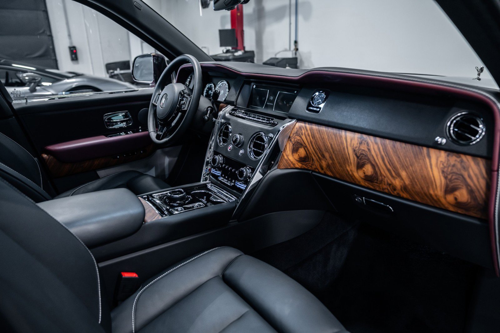 Used 2023 Rolls-Royce Cullinan image 12