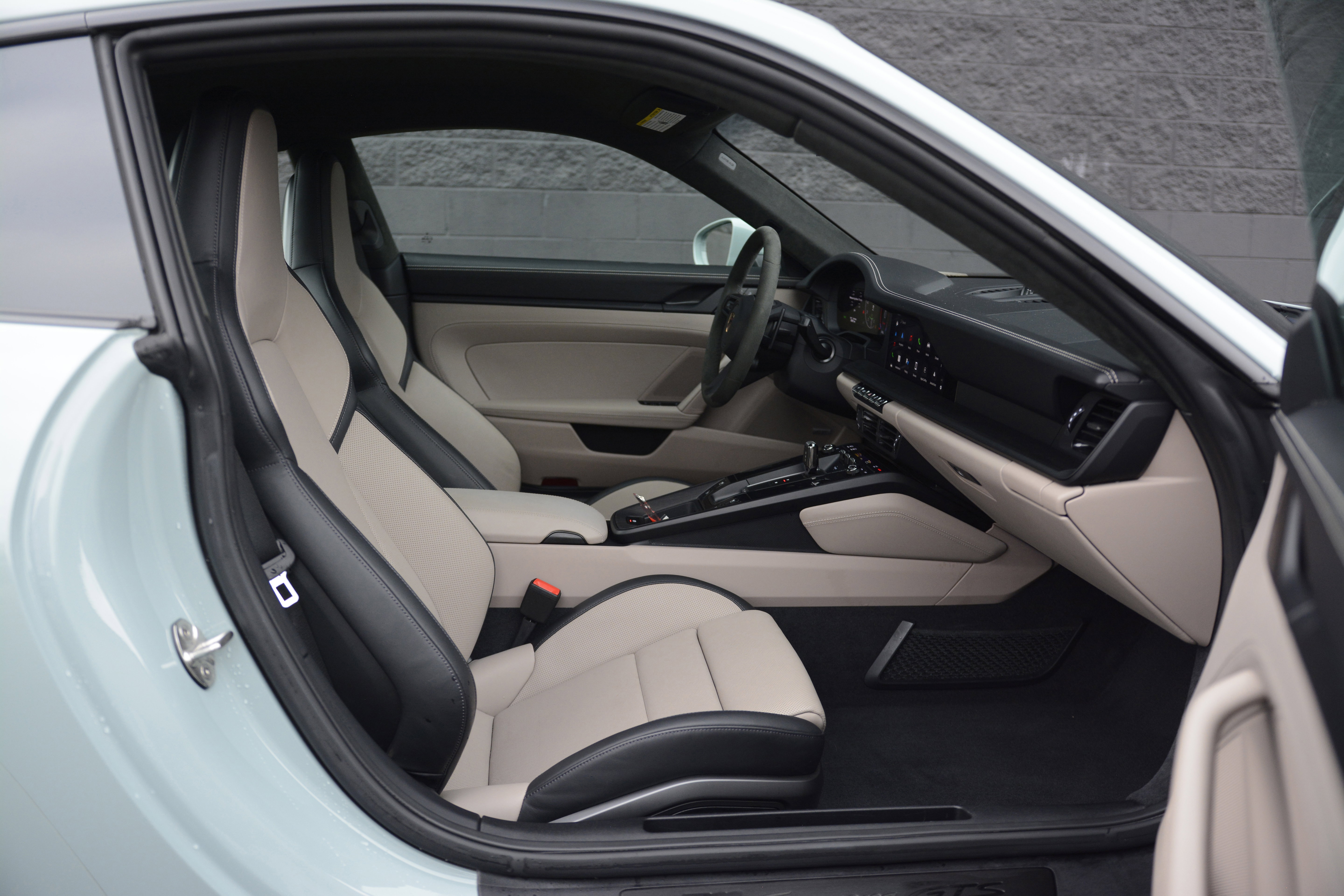 Certified 2025 Porsche 911 Carrera GTS RWD image 26