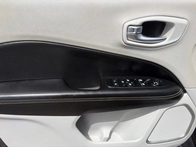Used 2021 Jeep Compass Latitude w/ Convenience Group FWD image 11