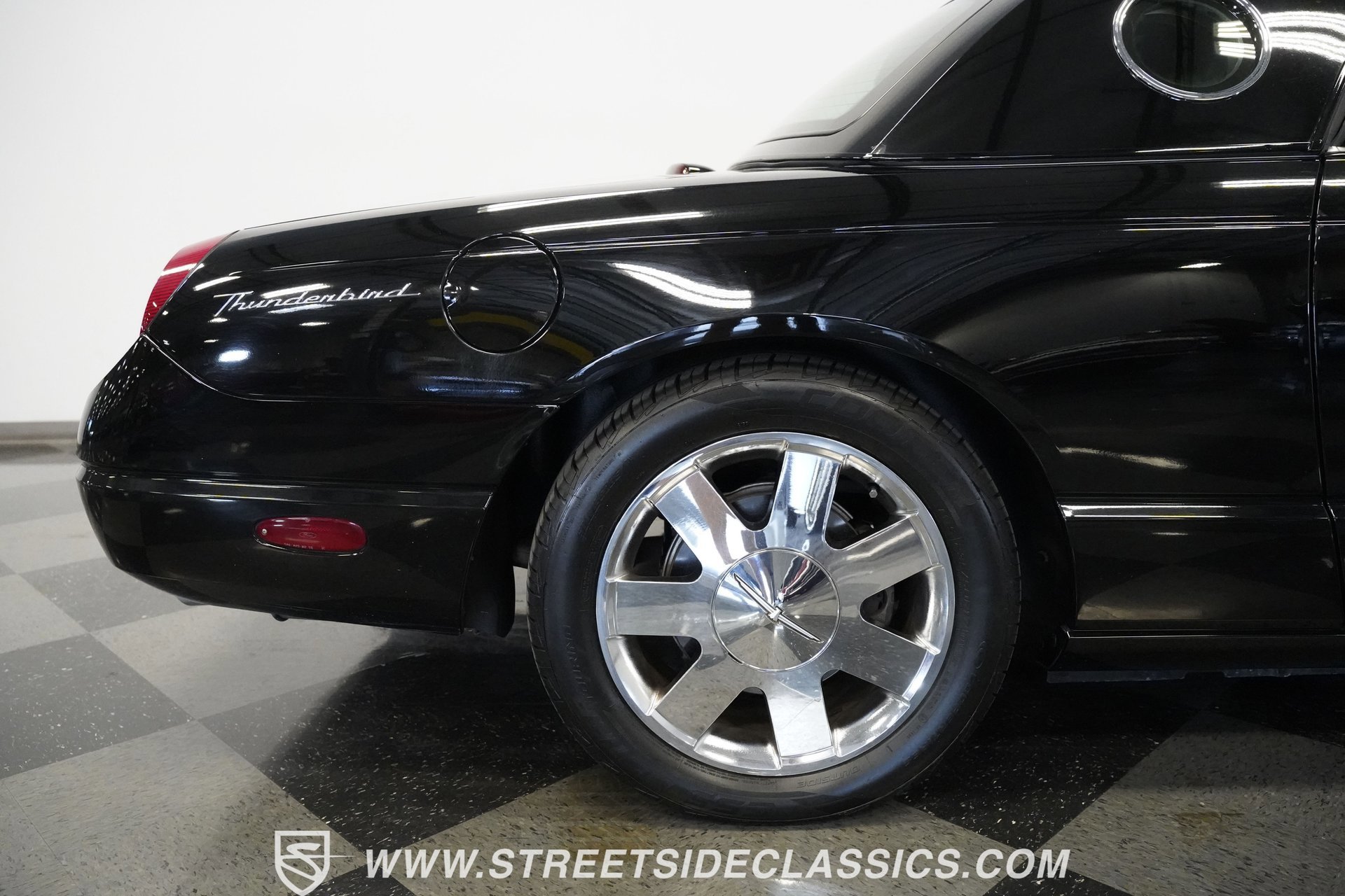 Used 2002 Ford Thunderbird image 38
