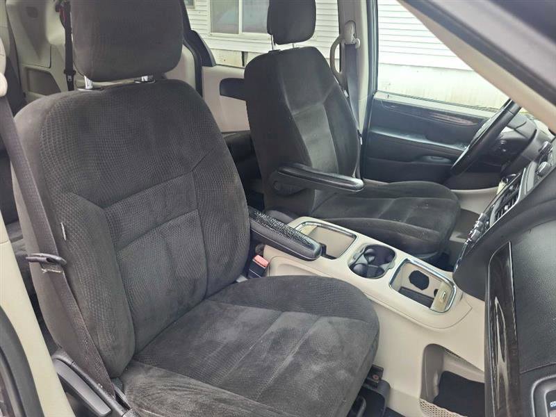 Used 2015 Dodge Grand Caravan SXT w/ UConnect Hands-Free Group FWD image 11