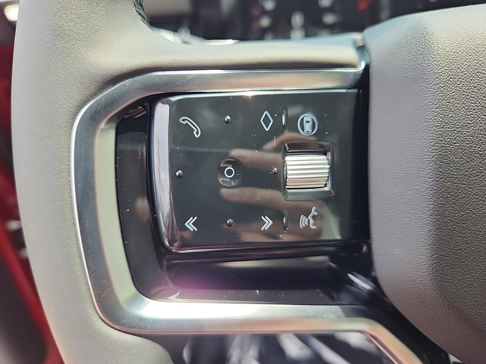 New 2024 Land Rover Discovery Sport Dynamic SE image 19