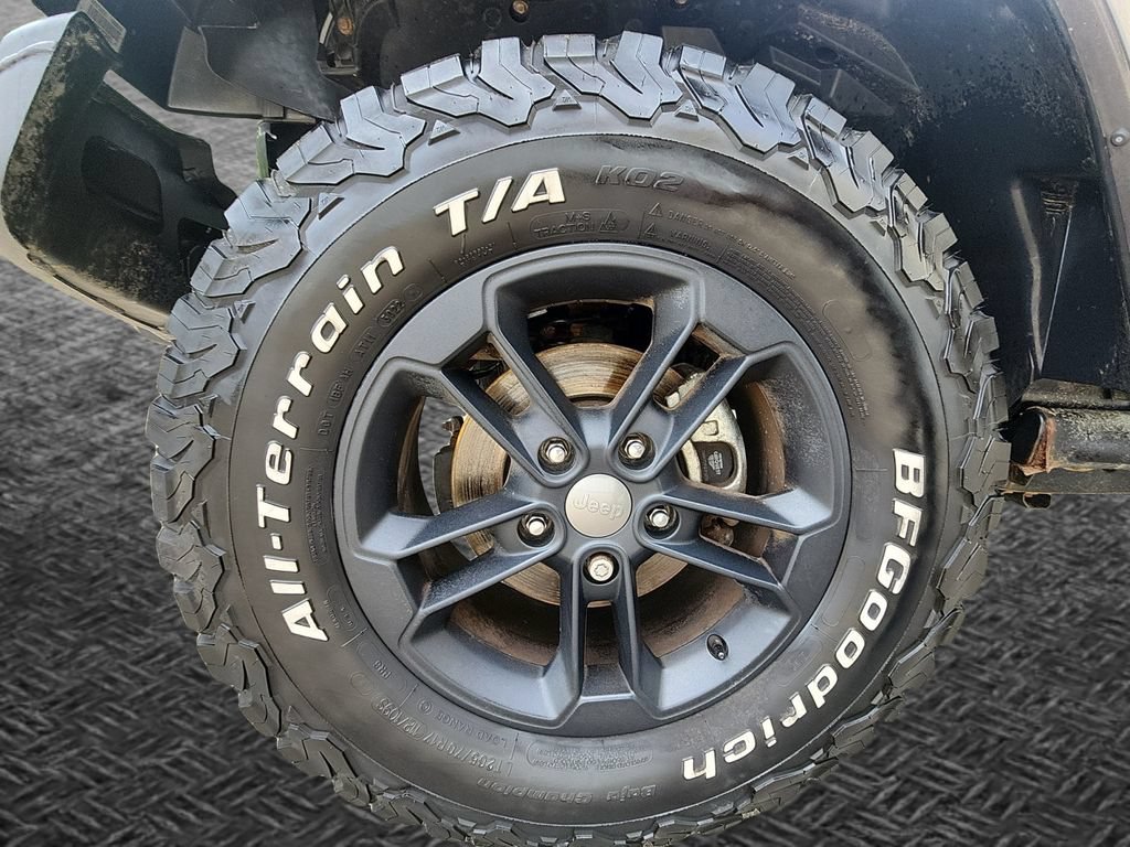 Used 2017 Jeep Wrangler Unlimited Sahara AWD/4WD image 12