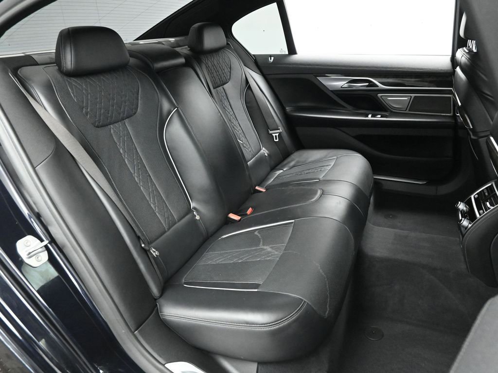 Used 2019 BMW 750i image 19