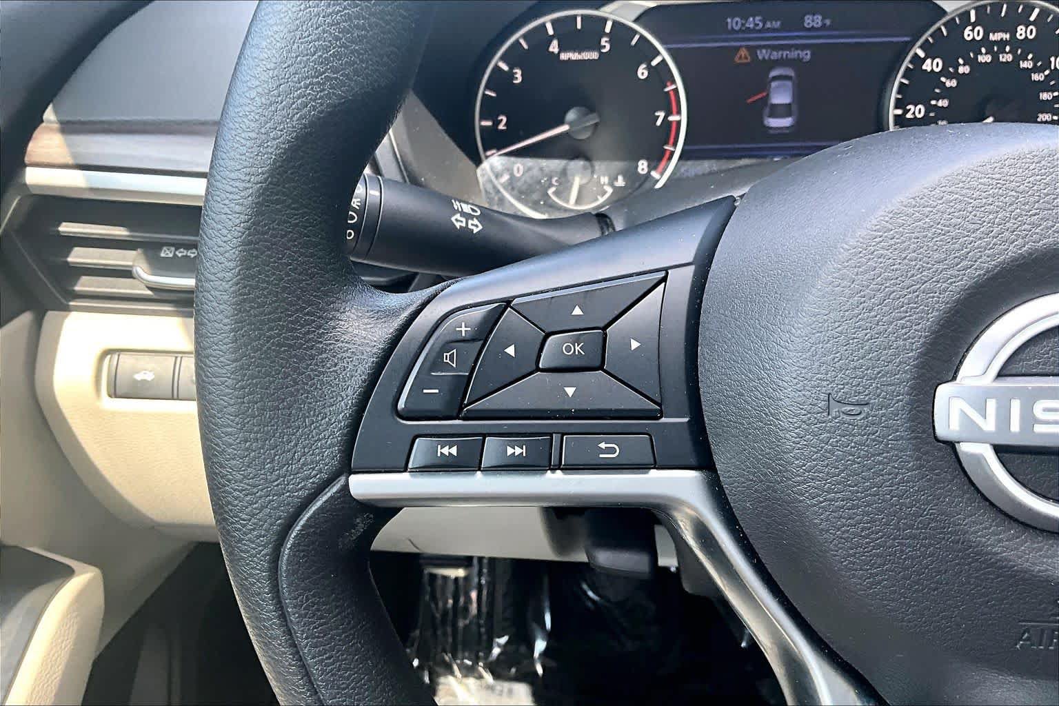 Used 2025 Nissan Altima 2.5 SV FWD image 24