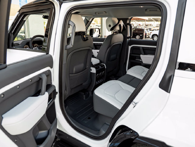 New 2026 Land Rover Defender 110 X-Dynamic SE AWD/4WD image 26