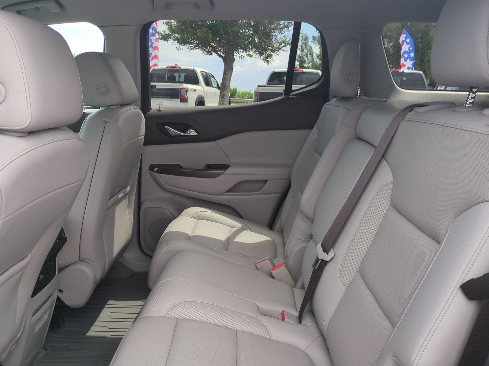 Used 2018 GMC Acadia SLT FWD image 15