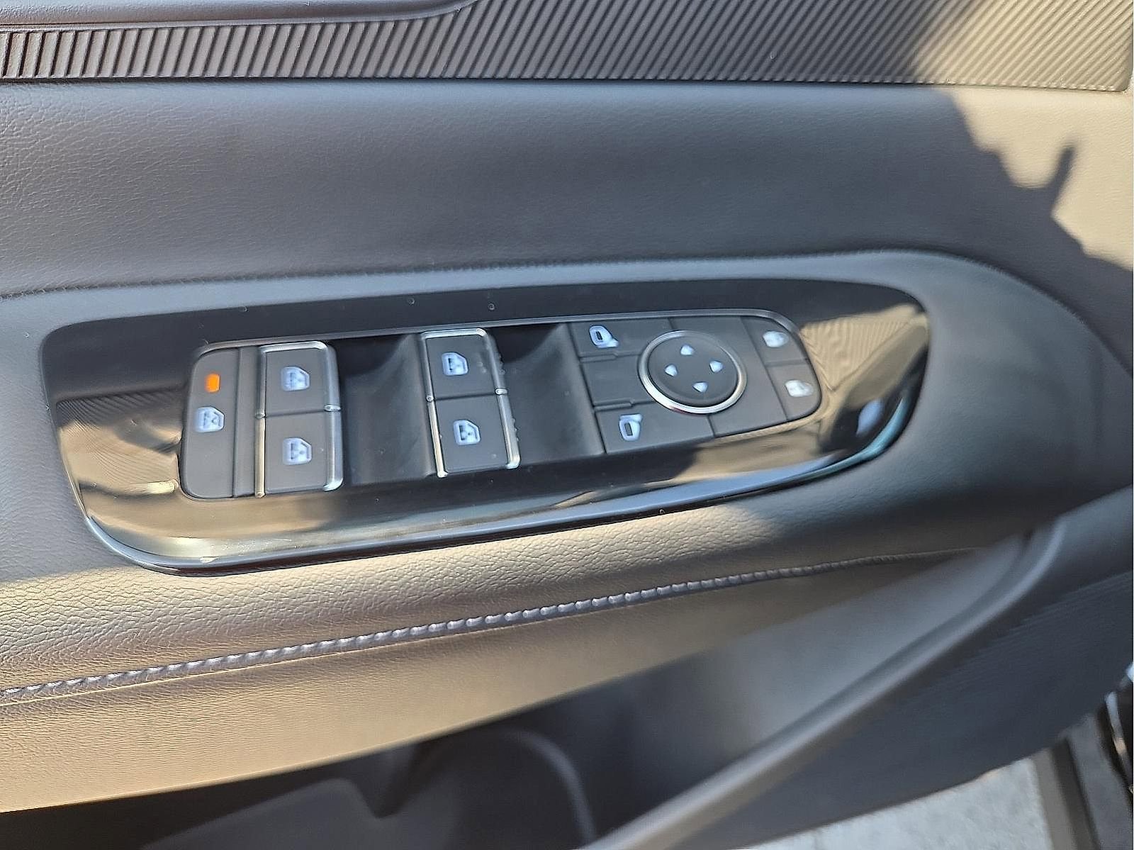 Used 2025 Nissan Murano SV AWD/4WD image 15