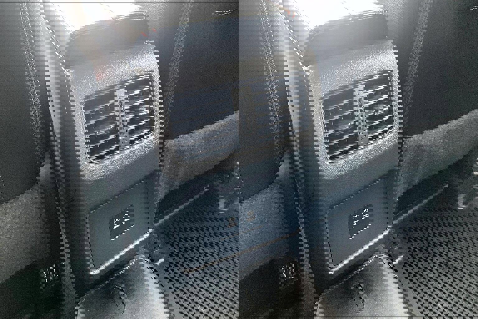 Used 2025 Nissan Rogue SV image 31