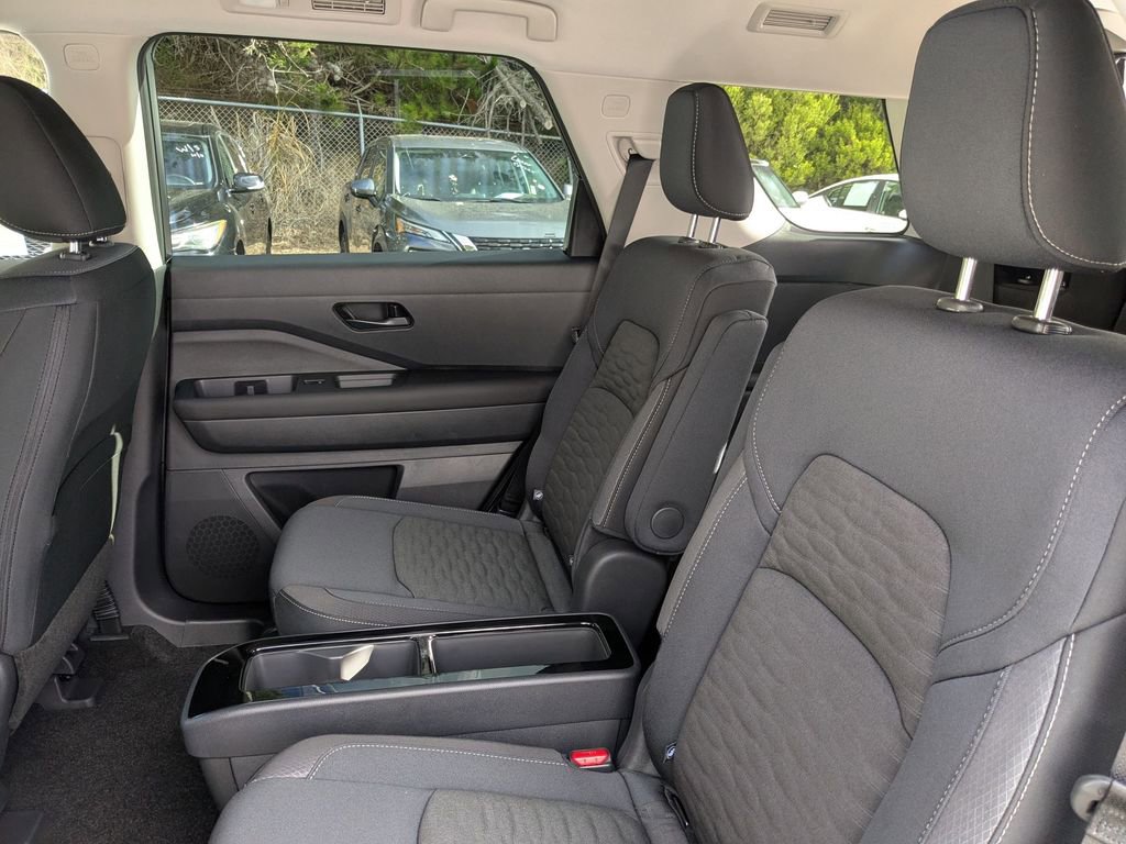 New 2025 Nissan Pathfinder SV image 24