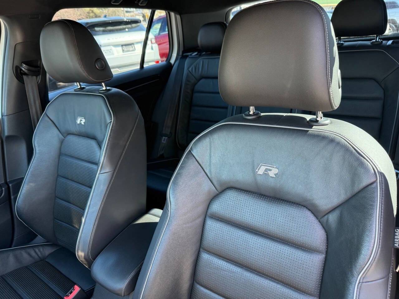Used 2019 Volkswagen Golf R 4-Door image 18