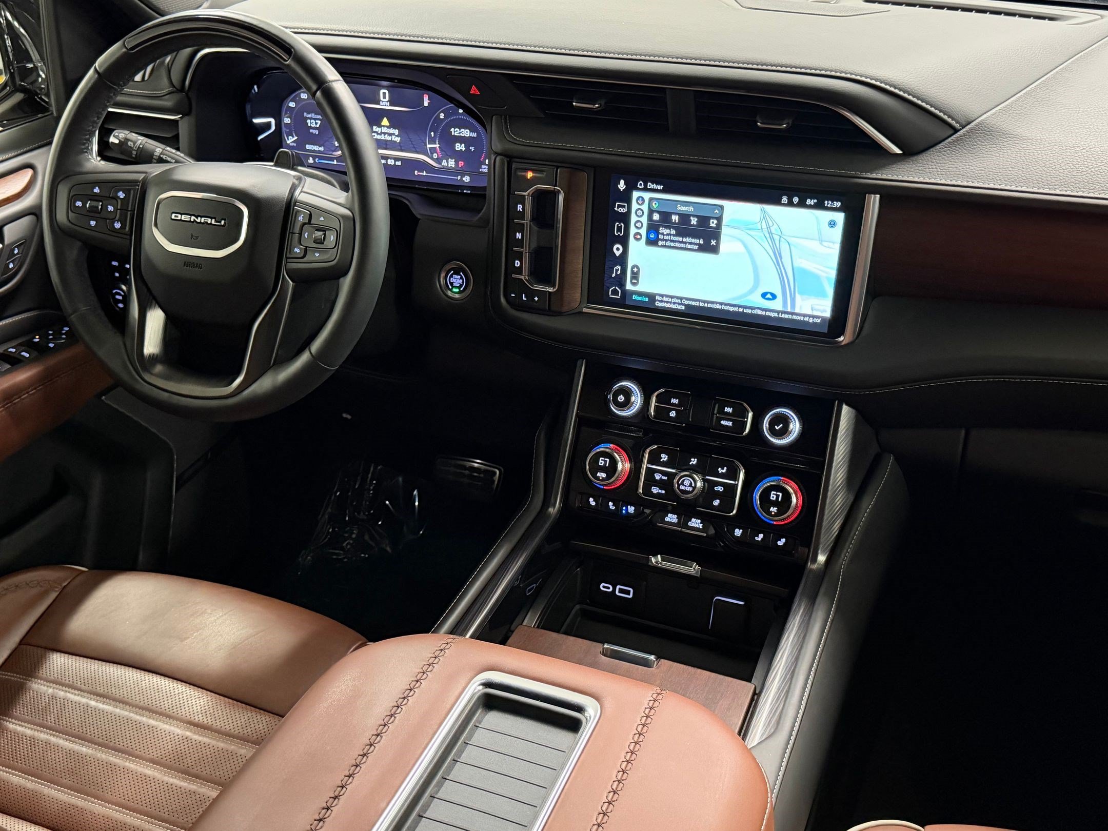Used 2023 GMC Yukon Denali Ultimate AWD/4WD image 4