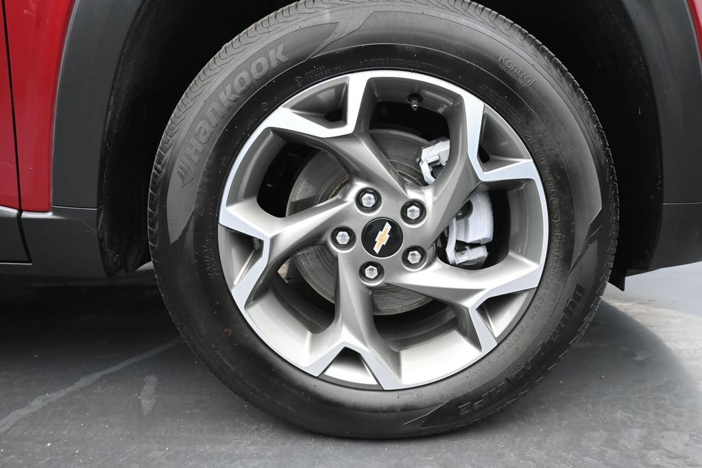Used 2025 Chevrolet Trax LT w/ LT Convenience Package FWD image 10