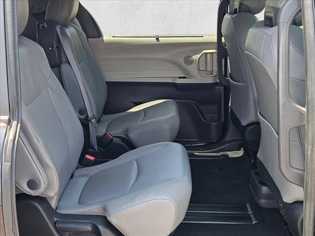 Used 2023 Toyota Sienna XLE FWD image 20