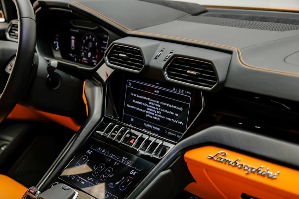 Used 2022 Lamborghini Urus AWD/4WD image 29
