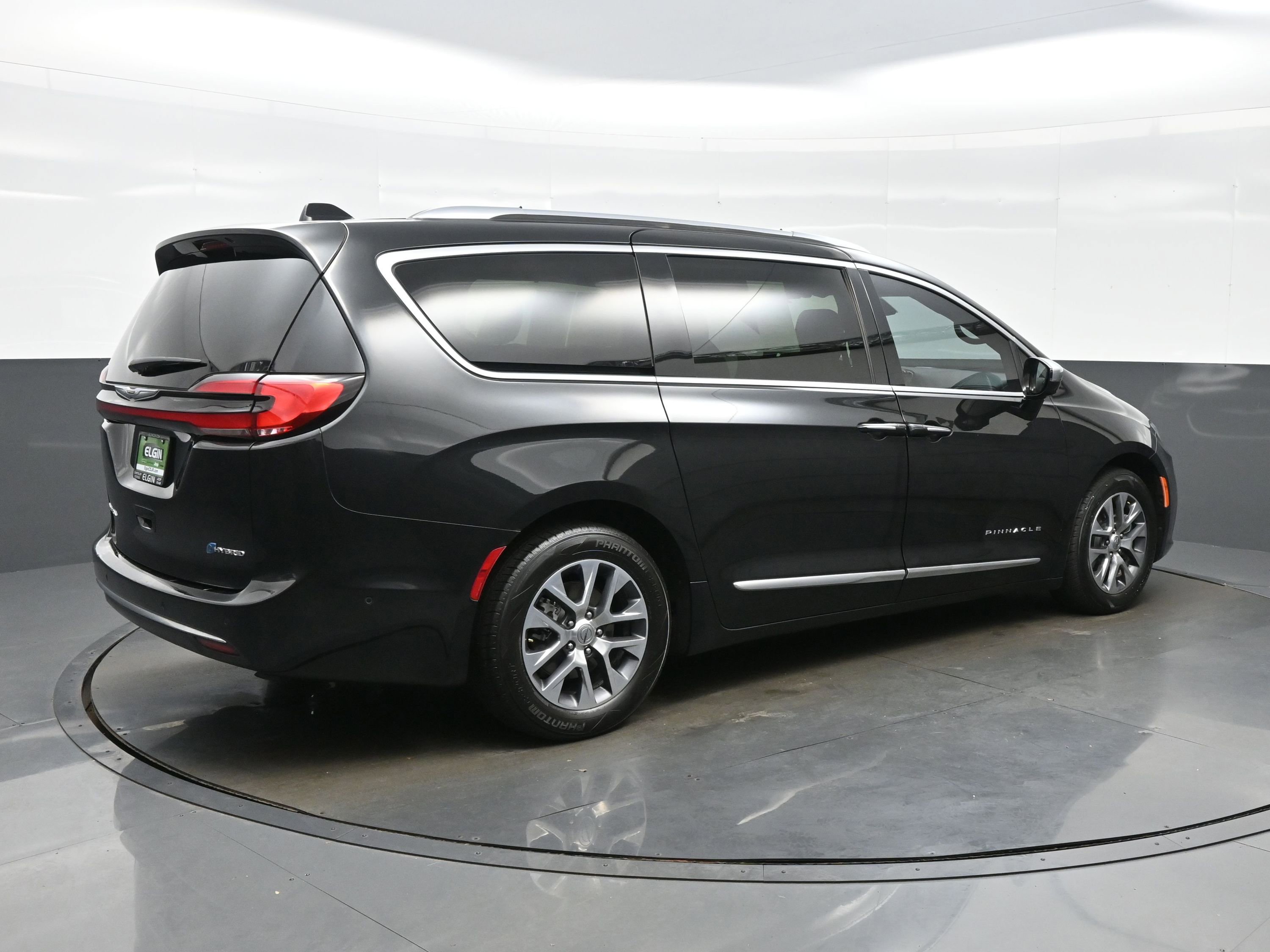 Used 2024 Chrysler Pacifica Pinnacle image 6