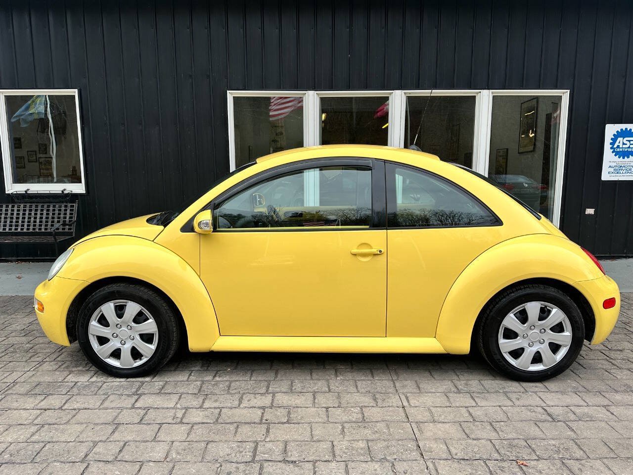 Used 2005 Volkswagen Beetle GL FWD image 2