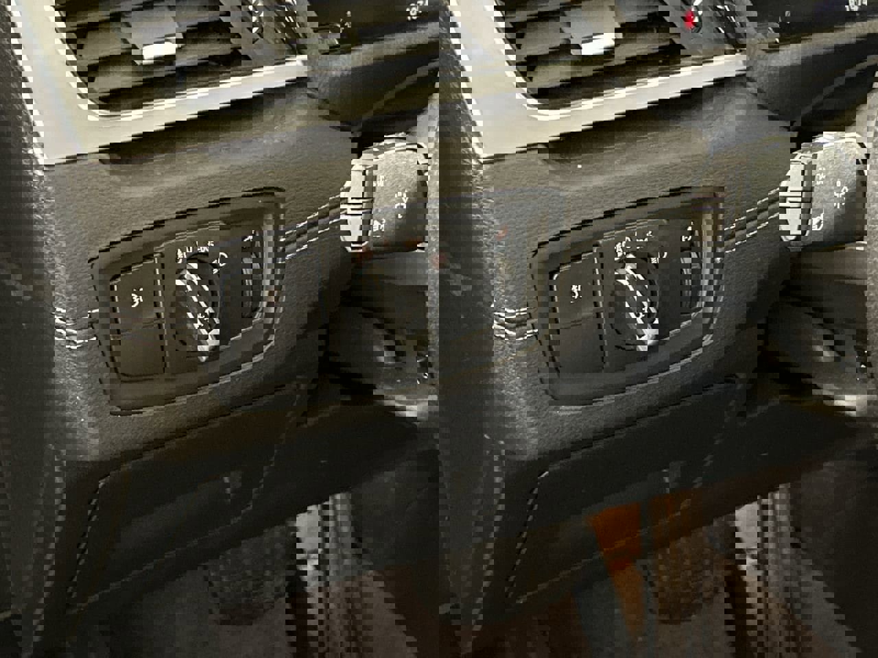 Used 2020 BMW X1 xDrive28i w/ Convenience Package image 13