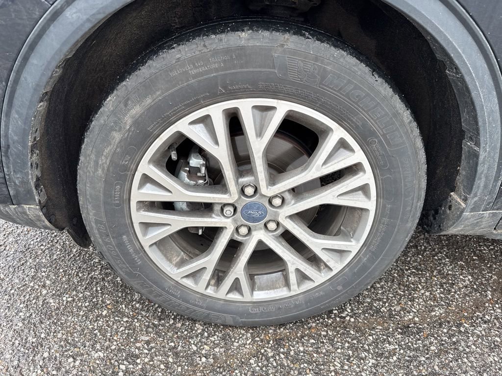 Used 2022 Ford Escape SEL image 2