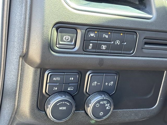 Used 2023 Chevrolet Suburban RST w/ Luxury Package image 27