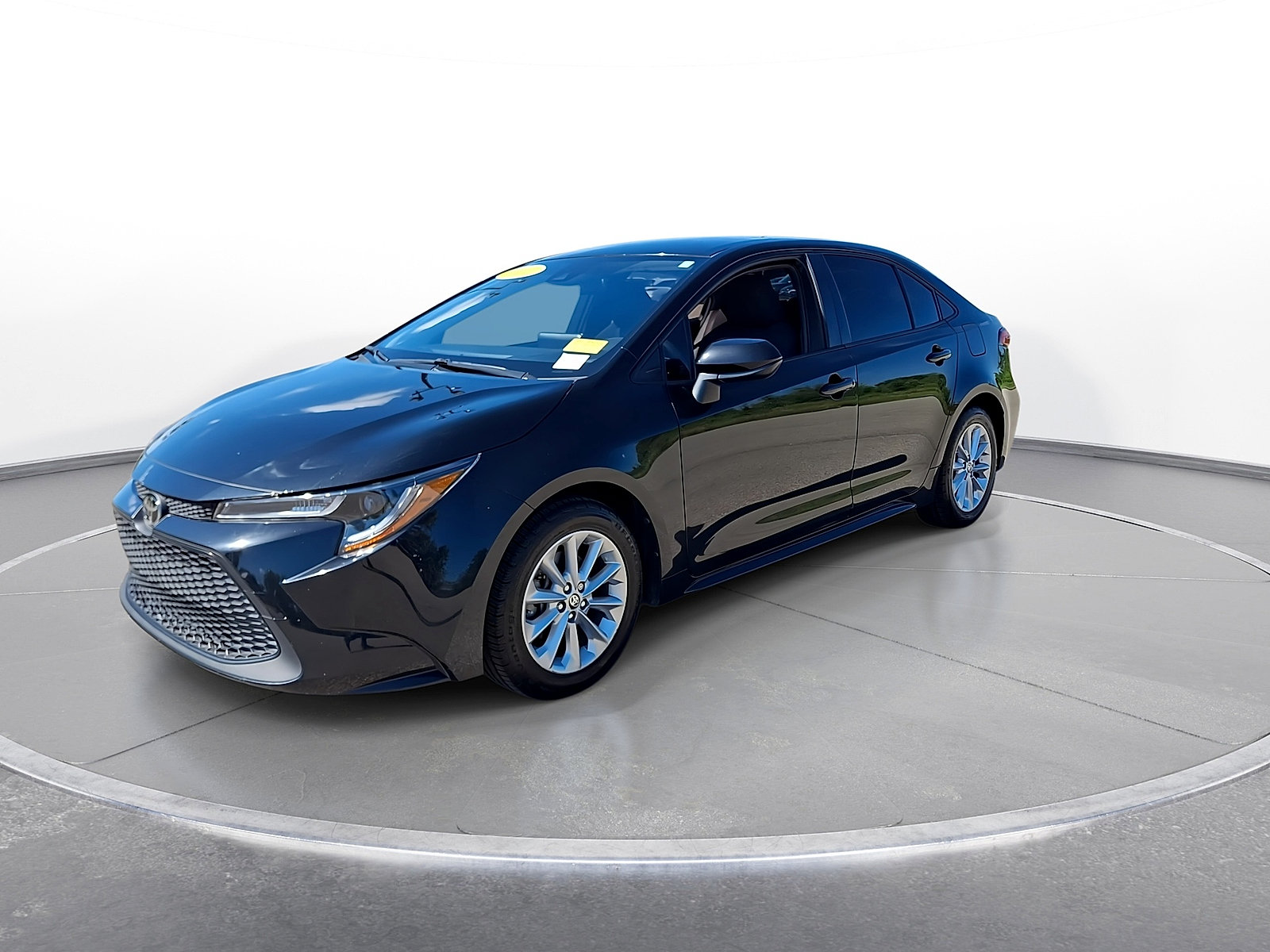 Used 2022 Toyota Corolla LE w/ LE Convenience Package FWD image 4