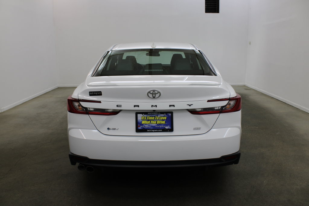 Used 2025 Toyota Camry SE FWD image 4