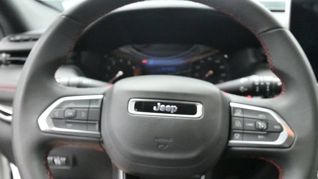 Used 2025 Jeep Compass Trailhawk AWD/4WD image 14