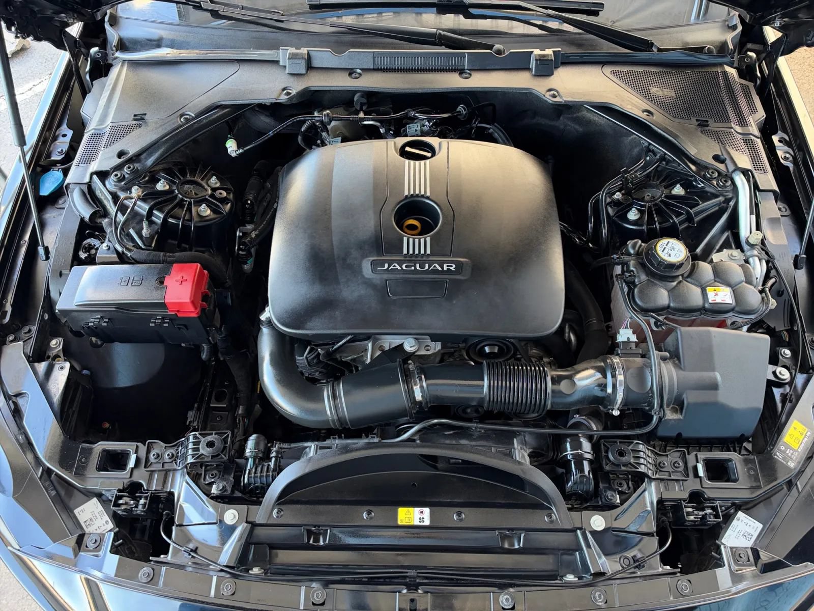 Used 2017 Jaguar XE RWD image 37