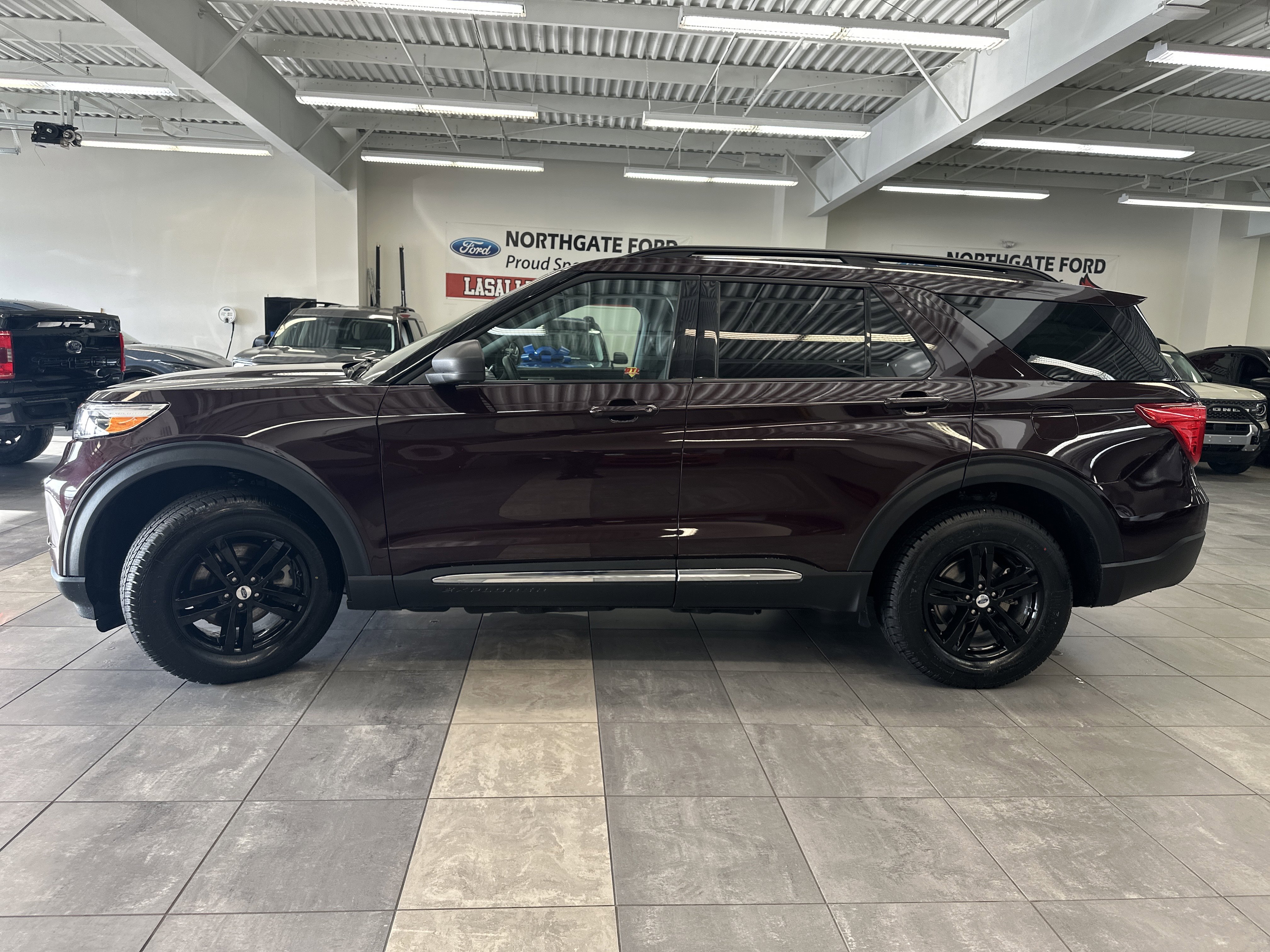 Used 2023 Ford Explorer XLT w/ Equipment Group 202A image 16