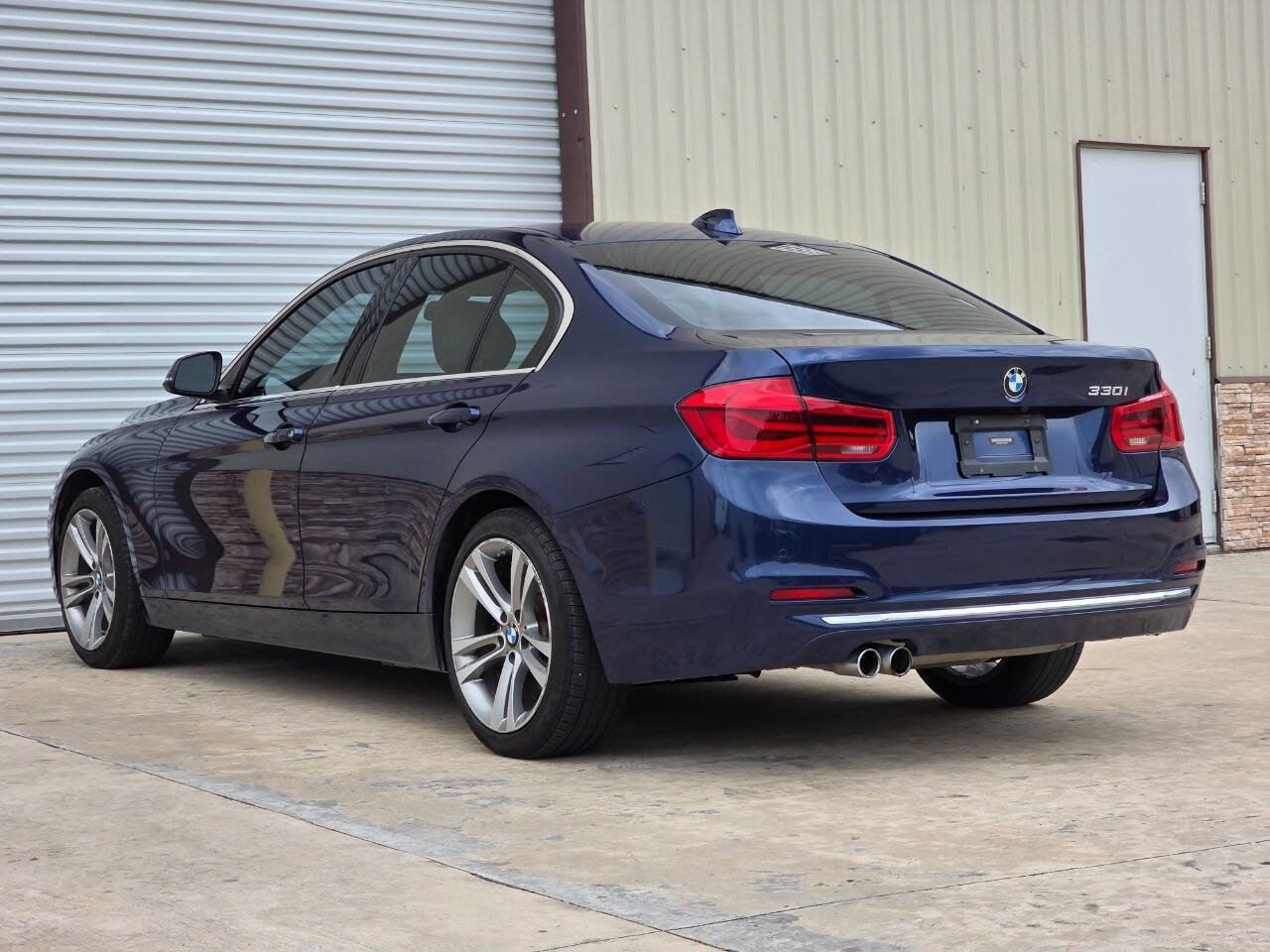 Used 2017 BMW 330i Sedan RWD image 3