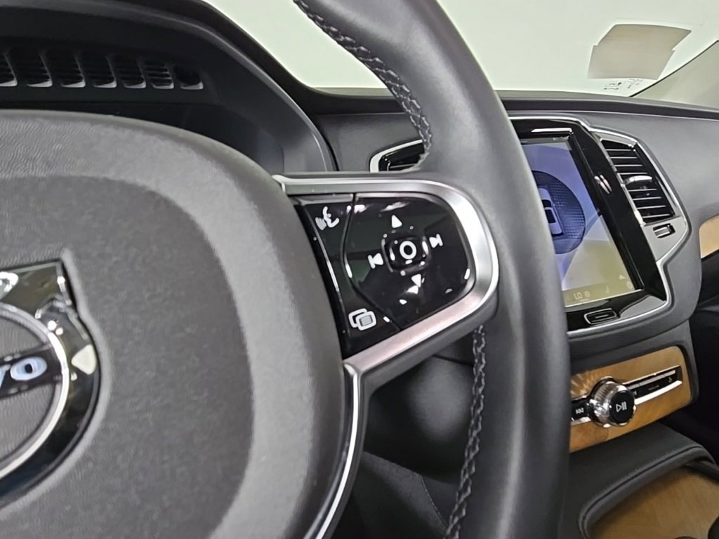 Certified 2025 Volvo XC90 T8 Plus image 25