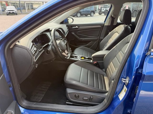 Used 2024 Volkswagen Jetta SE FWD image 14