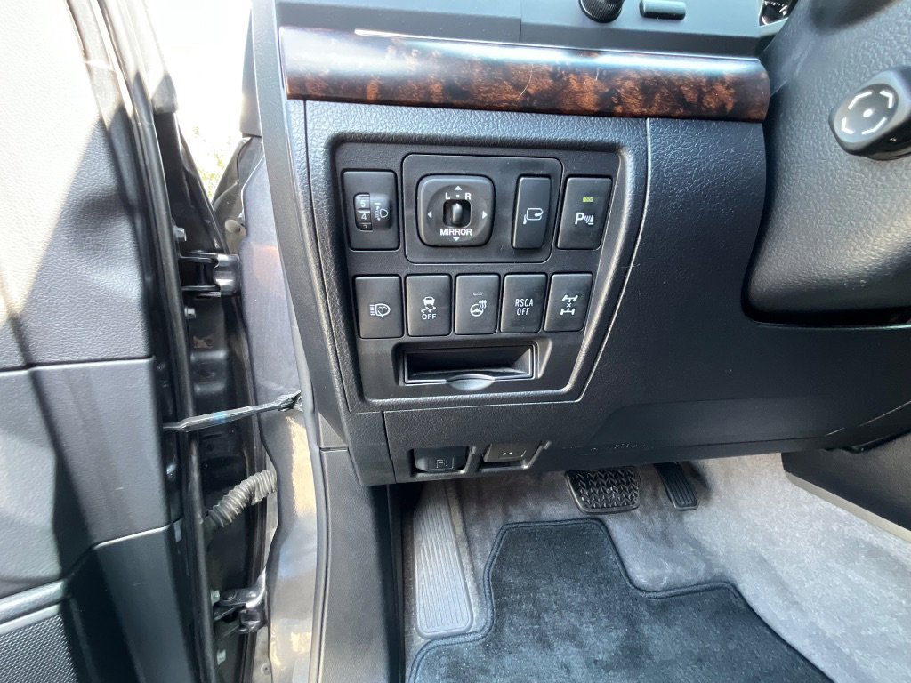 Used 2013 Toyota Land Cruiser image 13