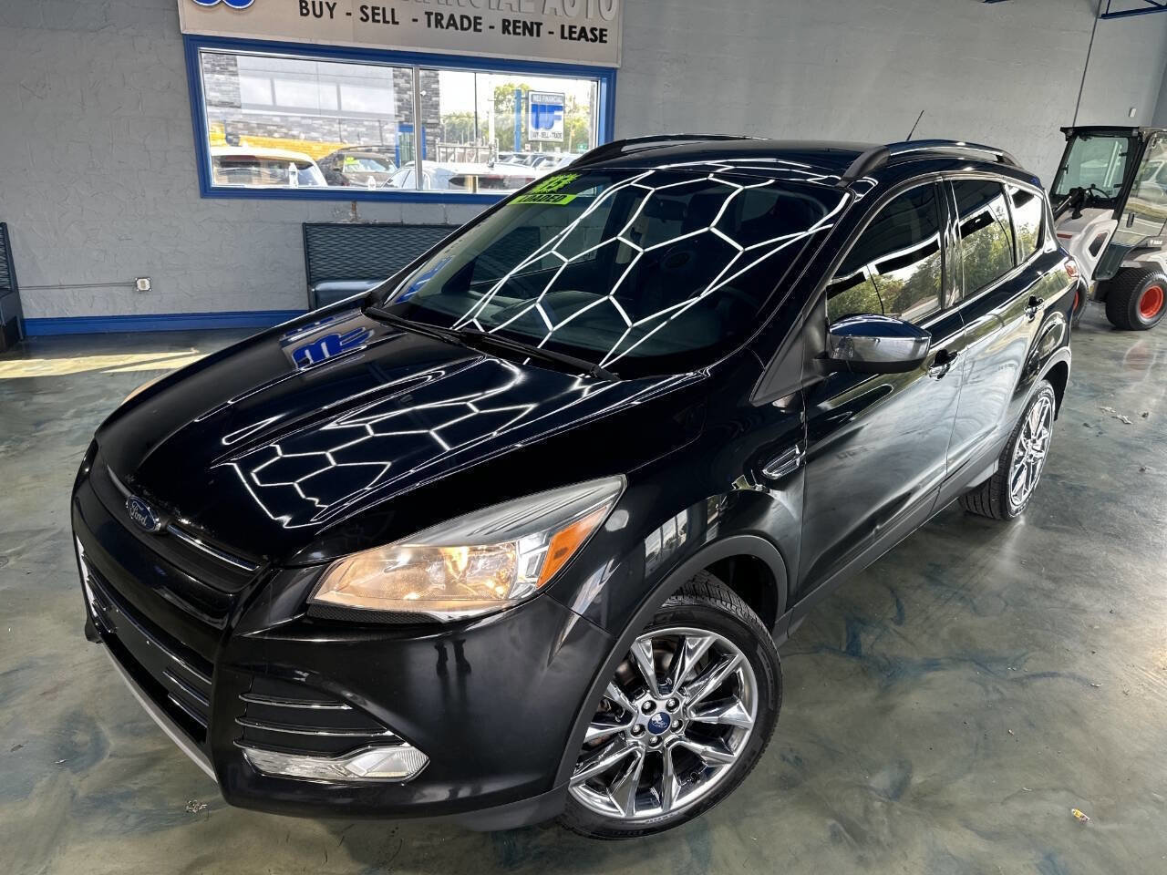 Used 2015 Ford Escape SE w/ SE Chrome Package image 1