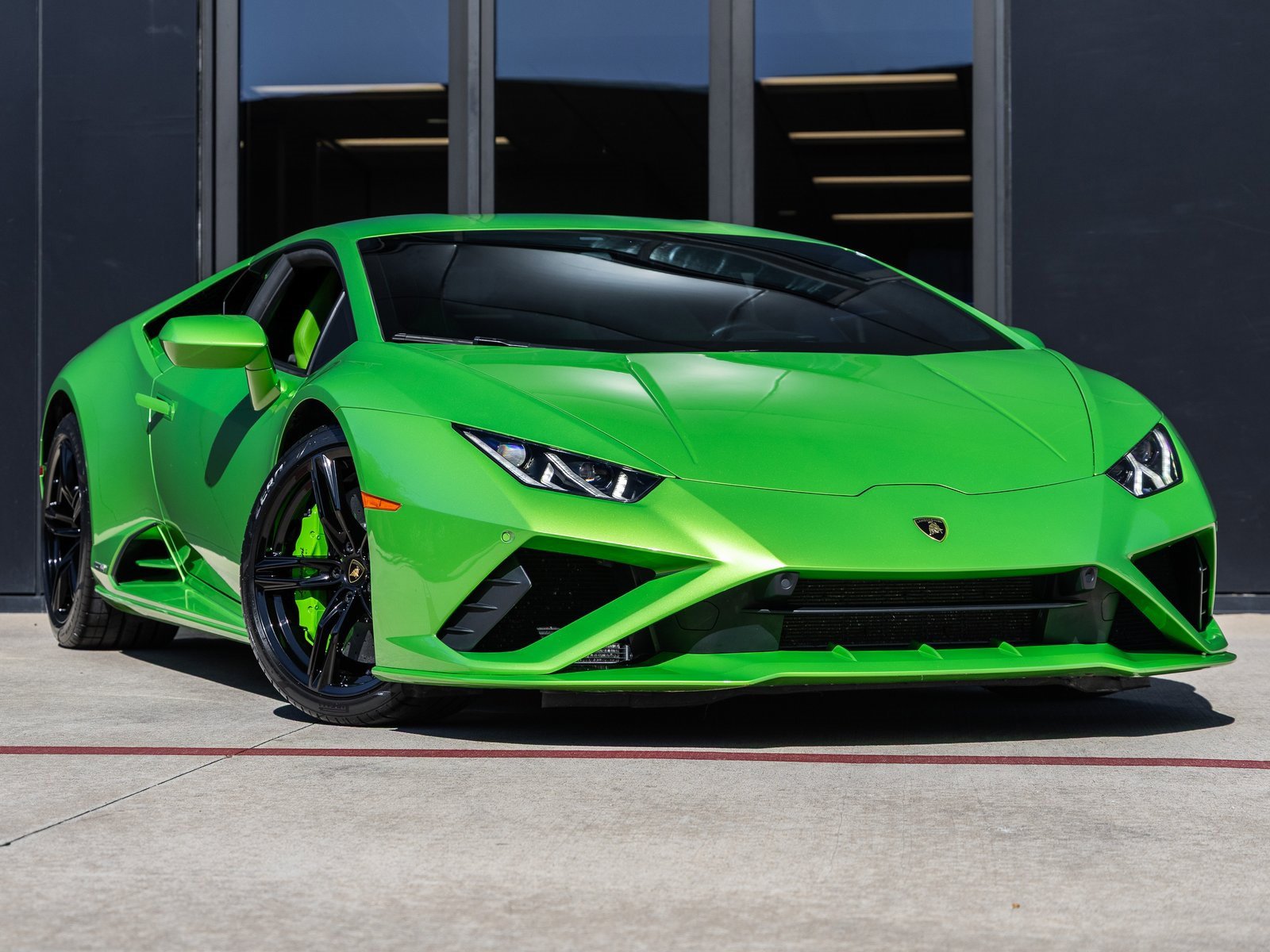 Used 2022 Lamborghini Huracan EVO image 2